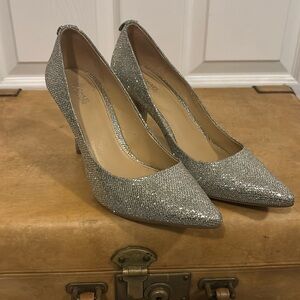 MICHAEL KORS FLEX GLITTER HEELS SILVER 
SIZE 8.5